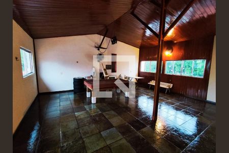 Casa de condomínio à venda com 300m², 4 quartos e 3 vagas Casa de condomínio à venda com 300m², 4 quartos e 3 vagasTerraço