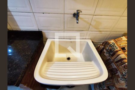 Casa de condomínio à venda com 300m², 4 quartos e 3 vagas Casa de condomínio à venda com 300m², 4 quartos e 3 vagasÁrea de Serviço - Tanque