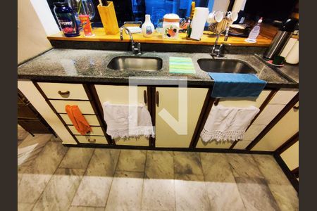 Casa de condomínio à venda com 300m², 4 quartos e 3 vagas Casa de condomínio à venda com 300m², 4 quartos e 3 vagasCozinha - Torneira