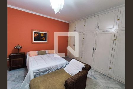 Casa de condomínio à venda com 300m², 4 quartos e 3 vagas Casa de condomínio à venda com 300m², 4 quartos e 3 vagasQuarto 3 - Armários