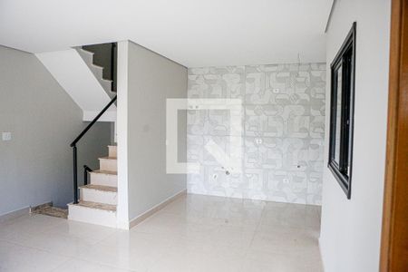 Sala de casa de condomínio à venda com 2 quartos, 100m² em Vila Pinheirinho, Santo André