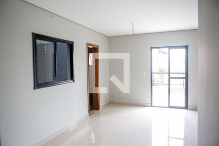 Sala de casa de condomínio à venda com 2 quartos, 100m² em Vila Pinheirinho, Santo André