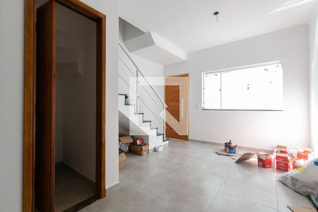 Sala de casa de condomínio para alugar com 2 quartos, 65m² em Itaquera, São Paulo