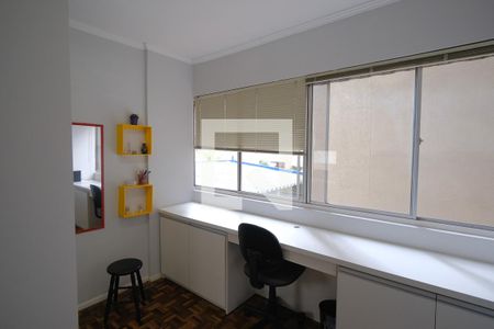 Quarto 1 de apartamento para alugar com 2 quartos, 52m² em Água Verde, Curitiba