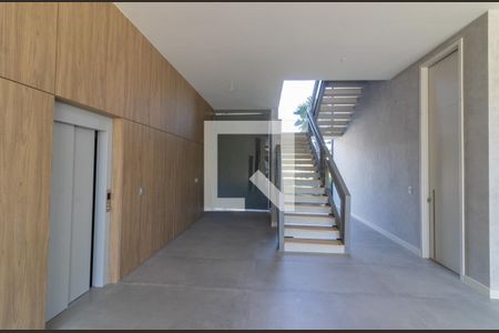 Sala - Elevador e Escada de casa de condomínio à venda com 4 quartos, 1200m² em Barra da Tijuca, Rio de Janeiro