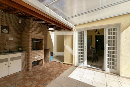 Casa à venda com 240m², 3 quartos e 2 vagas Casa à venda com 240m², 3 quartos e 2 vagasQuintal