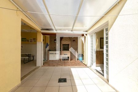 Casa à venda com 240m², 3 quartos e 2 vagas Casa à venda com 240m², 3 quartos e 2 vagasQuintal