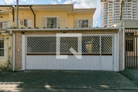 Casa à venda com 240m², 3 quartos e 2 vagas Casa à venda com 240m², 3 quartos e 2 vagasFachada