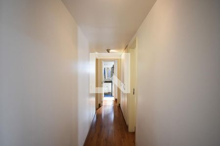 Corredor de apartamento para alugar com 3 quartos, 130m² em Vila Andrade, São Paulo