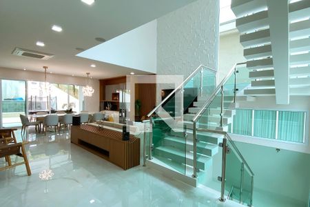 Casa de condomínio à venda com 497m², 4 quartos e 4 vagasSala