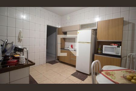 Casa à venda com 300m², 6 quartos e 3 vagas Casa à venda com 300m², 6 quartos e 3 vagascozinha casa 3