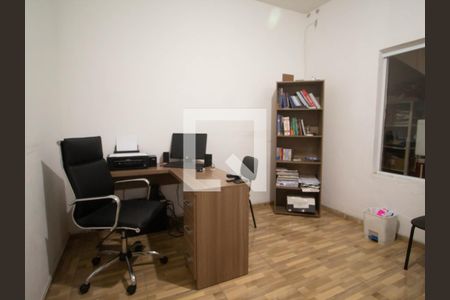 Casa à venda com 300m², 6 quartos e 3 vagas Casa à venda com 300m², 6 quartos e 3 vagasEscritório