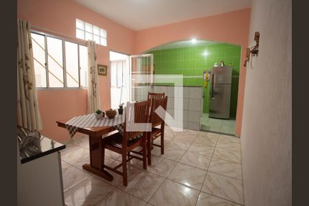 Casa à venda com 300m², 6 quartos e 3 vagas Casa à venda com 300m², 6 quartos e 3 vagascozinha casa 2
