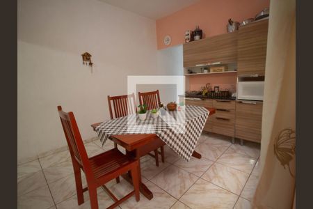 Casa à venda com 300m², 6 quartos e 3 vagas Casa à venda com 300m², 6 quartos e 3 vagascozinha casa 2