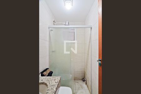 Banheiro de casa de condomínio à venda com 2 quartos, 45m² em Chora Menino, São Paulo