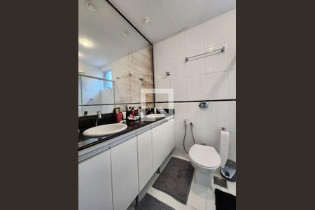 Banheiro de apartamento à venda com 4 quartos, 140m² em Grajaú, Belo Horizonte