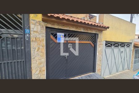 Casa à venda com 110m², 4 quartos e 2 vagas Casa à venda com 110m², 4 quartos e 2 vagasFachada do imóvel com Placa QuintoAndar