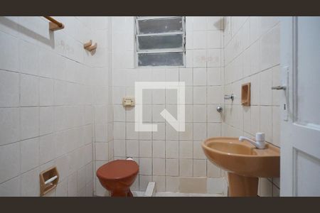 Banheiro de apartamento à venda com 1 quarto, 40m² em Floresta, Porto Alegre