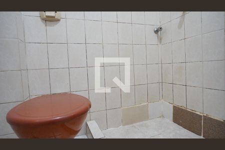 Banheiro de apartamento à venda com 1 quarto, 40m² em Floresta, Porto Alegre