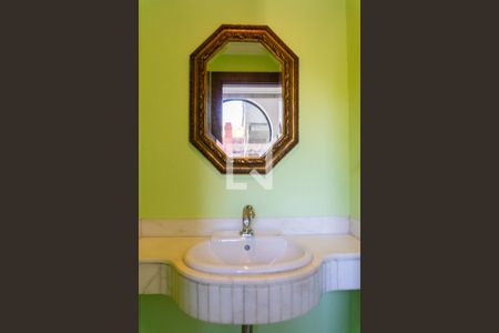 Apartamento à venda com 256m², 4 quartos e 4 vagas Apartamento à venda com 256m², 4 quartos e 4 vagasLavabo