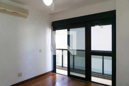 Apartamento à venda com 256m², 4 quartos e 4 vagas Apartamento à venda com 256m², 4 quartos e 4 vagasQuarto