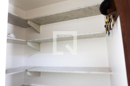 Apartamento à venda com 256m², 4 quartos e 4 vagas Apartamento à venda com 256m², 4 quartos e 4 vagasDispensa