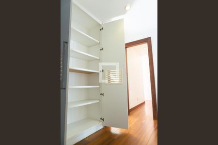 Apartamento à venda com 256m², 4 quartos e 4 vagas