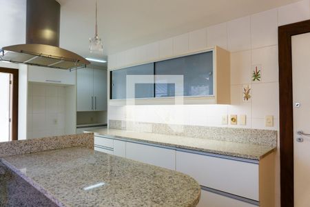 Apartamento à venda com 256m², 4 quartos e 4 vagas Apartamento à venda com 256m², 4 quartos e 4 vagasCozinha