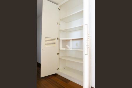 Apartamento à venda com 256m², 4 quartos e 4 vagas