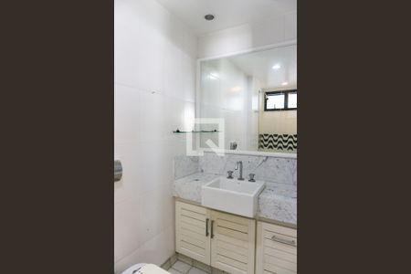 Apartamento à venda com 256m², 4 quartos e 4 vagas Apartamento à venda com 256m², 4 quartos e 4 vagasBanheiro