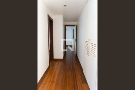 Apartamento à venda com 256m², 4 quartos e 4 vagas Apartamento à venda com 256m², 4 quartos e 4 vagasCorredor