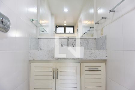 Apartamento à venda com 256m², 4 quartos e 4 vagas Apartamento à venda com 256m², 4 quartos e 4 vagasBanheiro