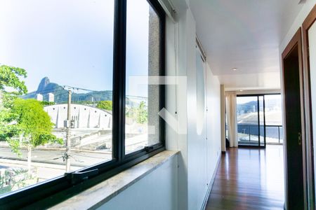Apartamento à venda com 256m², 4 quartos e 4 vagas Apartamento à venda com 256m², 4 quartos e 4 vagasDetalhe
