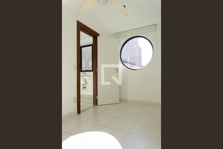 Apartamento à venda com 256m², 4 quartos e 4 vagas Apartamento à venda com 256m², 4 quartos e 4 vagasQuarto