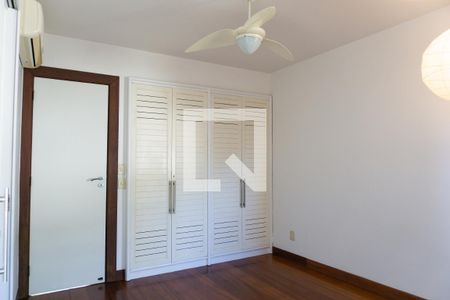 Apartamento à venda com 256m², 4 quartos e 4 vagas Apartamento à venda com 256m², 4 quartos e 4 vagasQuarto 2