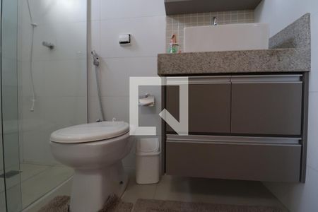 Banheiro da Suíte de apartamento para alugar com 2 quartos, 65m² em Tibery, Uberlândia