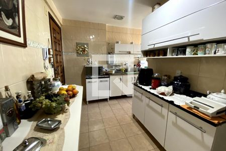 Apartamento para alugar com 250m², 3 quartos e 3 vagas Apartamento para alugar com 250m², 3 quartos e 3 vagasCozinha