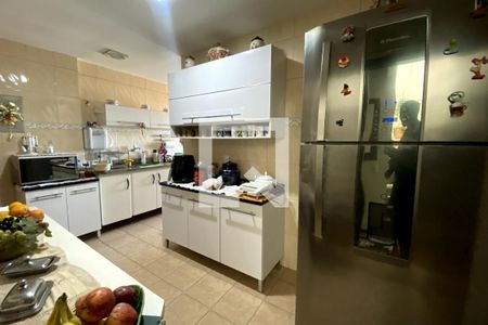 Apartamento para alugar com 250m², 3 quartos e 3 vagas Apartamento para alugar com 250m², 3 quartos e 3 vagasCozinha