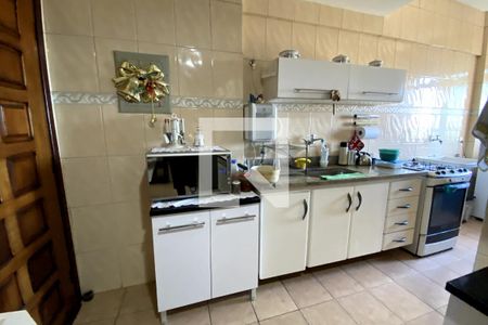 Apartamento para alugar com 250m², 3 quartos e 3 vagas Apartamento para alugar com 250m², 3 quartos e 3 vagasCozinha