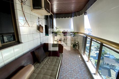 Apartamento para alugar com 250m², 3 quartos e 3 vagas Apartamento para alugar com 250m², 3 quartos e 3 vagasVaranda