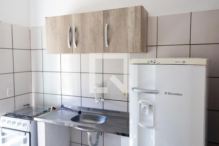 Sala / Cozinha de kitnet/studio para alugar com 1 quarto, 28m² em Ingleses do Rio Vermelho, Florianópolis