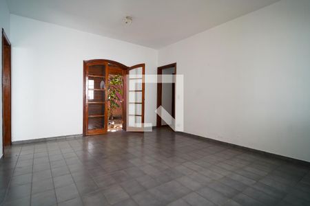 Sala de casa para alugar com 3 quartos, 750m² em Jardim Astro, Sorocaba