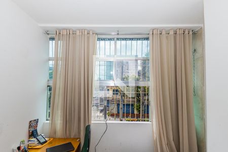 Detalhe do janelão do quarto 1 de apartamento para alugar com 2 quartos, 50m² em Boa Vista, Recife