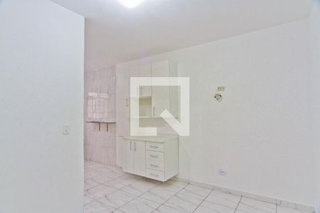 Kitnet de casa para alugar com 1 quarto, 20m² em Vila Romero, São Paulo