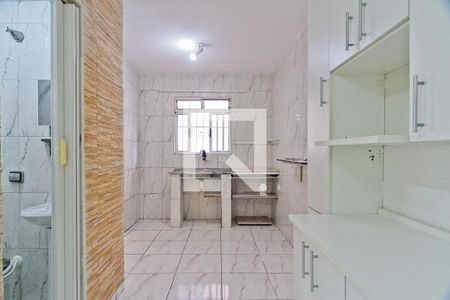 Cozinha de casa para alugar com 1 quarto, 20m² em Vila Romero, São Paulo