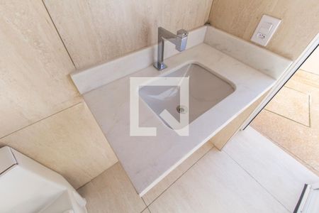 Casa de condomínio à venda com 280m², 3 quartos e 2 vagas Casa de condomínio à venda com 280m², 3 quartos e 2 vagasDetalhe do banheiro