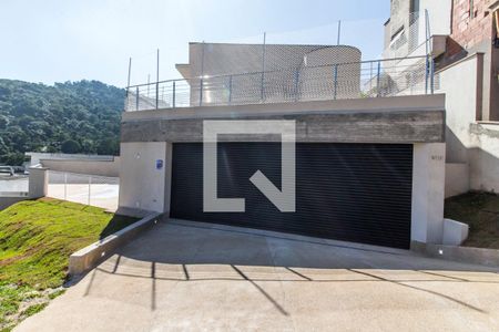 Casa de condomínio à venda com 280m², 3 quartos e 2 vagas Casa de condomínio à venda com 280m², 3 quartos e 2 vagasVista da Rua