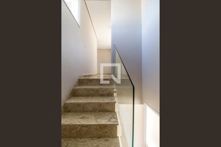 Casa de condomínio à venda com 280m², 3 quartos e 2 vagas Casa de condomínio à venda com 280m², 3 quartos e 2 vagasCorredor