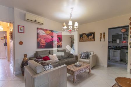 Sala de casa à venda com 3 quartos, 275m² em Espírito Santo, Porto Alegre
