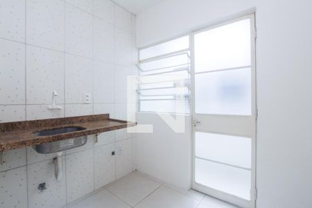 Cozinha de apartamento para alugar com 1 quarto, 42m² em Passo da Areia, Porto Alegre